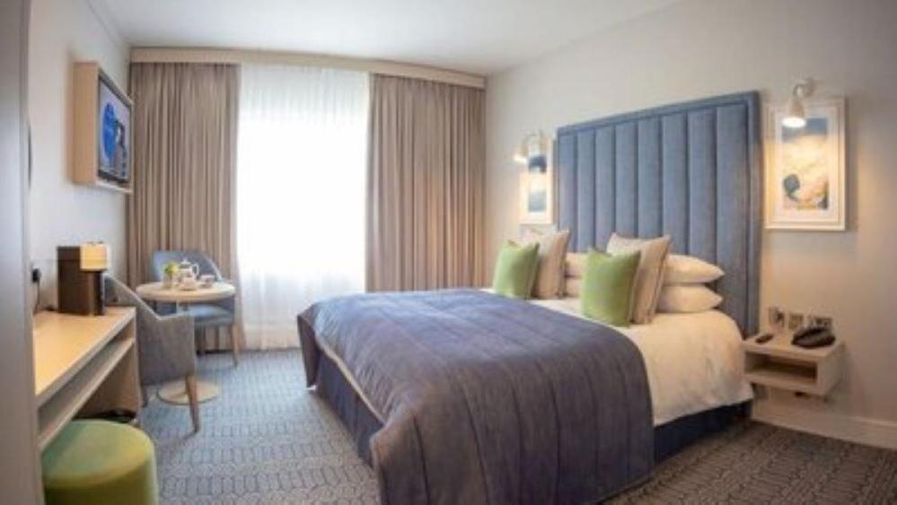 Four Seasons Hotel, 칼링포드 외부 사진