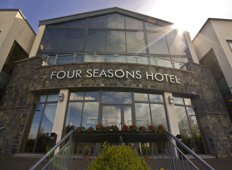 Four Seasons Hotel, 칼링포드 외부 사진