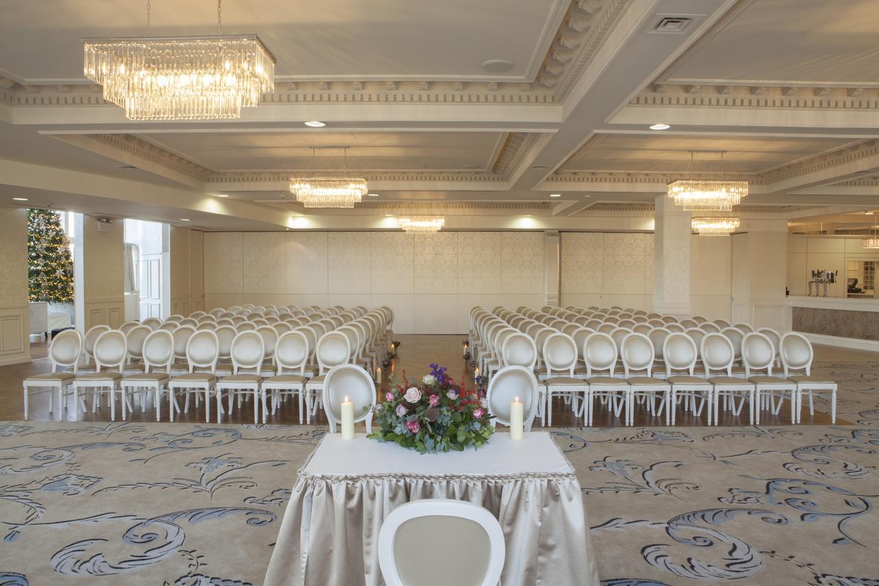 Four Seasons Hotel, 칼링포드 외부 사진