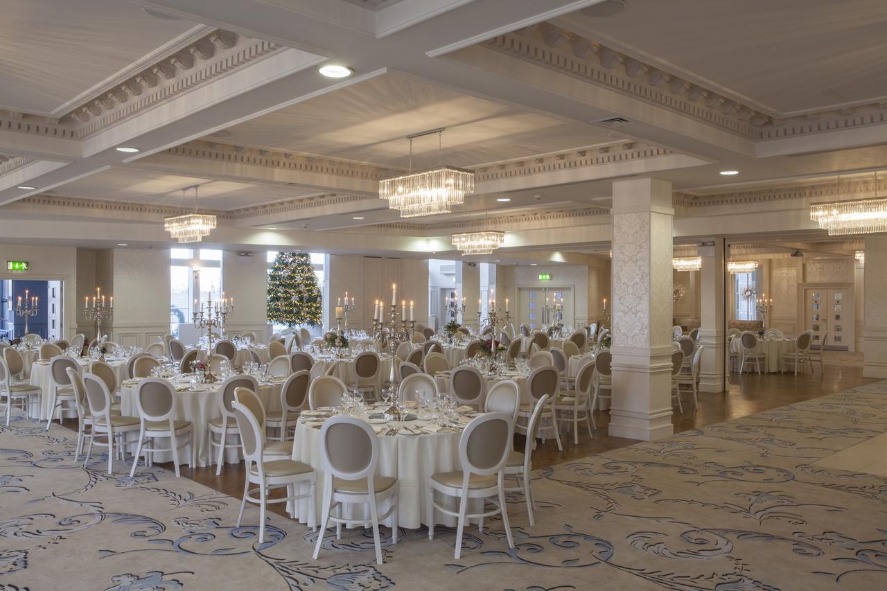 Four Seasons Hotel, 칼링포드 외부 사진
